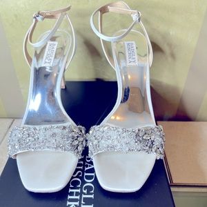 Badgley Mischka Rider Satin Crystal Embellished Ankle Strap Dress Sandals size 9